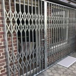 раздвижные решетки на двери
